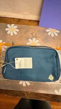 Lululemon Everywhere Belt Bag Large 2L Dark Forest Gold Hardware